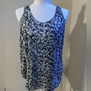 Xersion Womens Black White Floral Athletic Top Racer Back Scoop Neck
